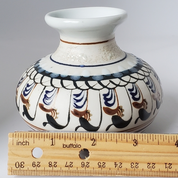 Unsigned Ceramic Vase Handpainted and Very Nice! - Picture 7 of 7